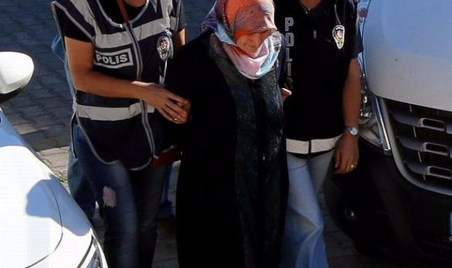 Teröristbaşı Gülen'in yeğeni Emine Akay tutuklandı