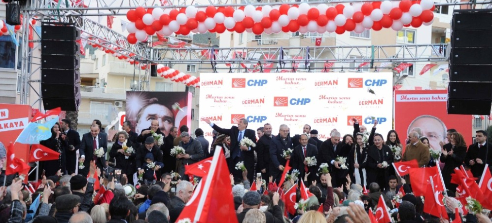 İzmir'de CHP’li Mehmet Ali Çalkaya’ya seçim ofisleri açılışında sevgi seli