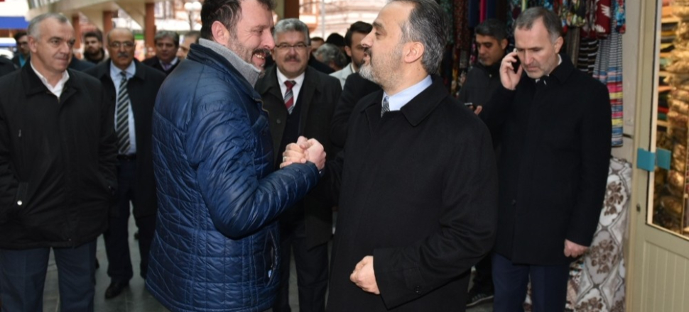 Bursa'da Alinur Aktaş meşale ve konfetilerle karşılandı