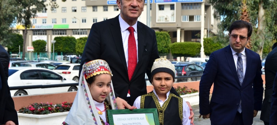 Adana'da Bakan Ziya Selçuk’a “fidan sertifikası"