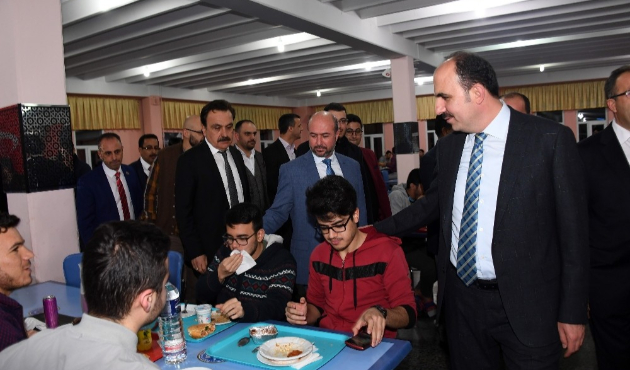 Konya'da Başkan Uğur İbrahim Altay, üniversiteli gençlerle buluştu!