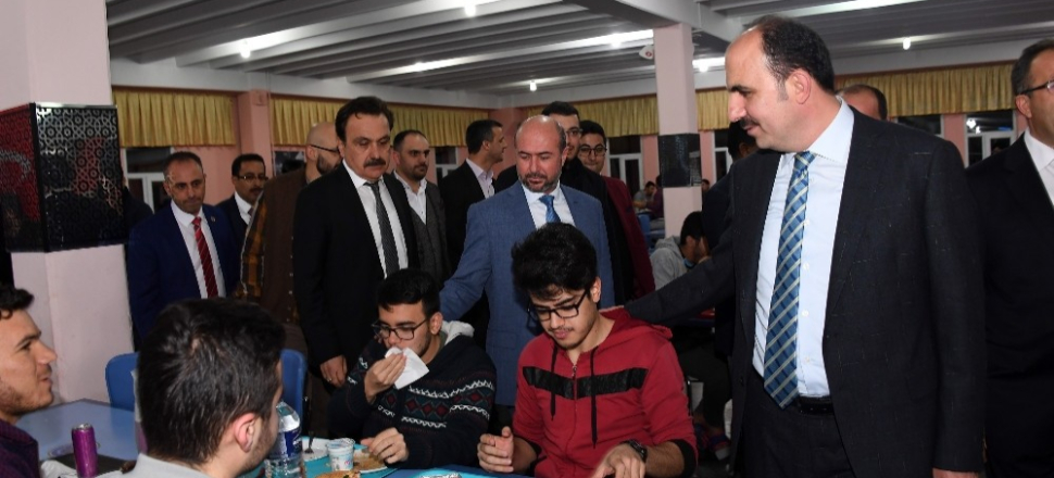 Konya'da Başkan Uğur İbrahim Altay, üniversiteli gençlerle buluştu!