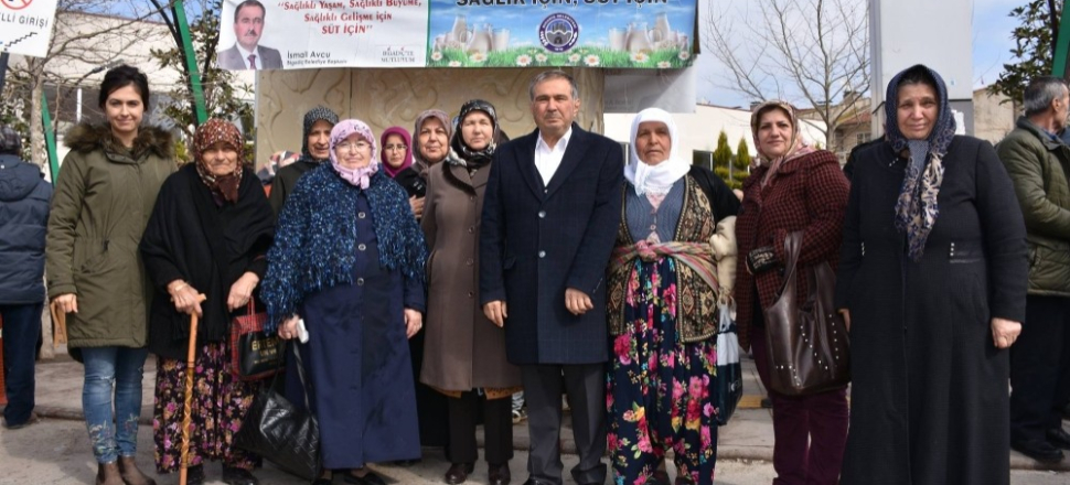 Balıkesir'de Bigadiç’te süt dağıtımı sürüyor