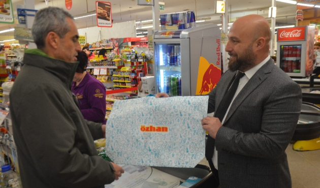 Bursa'da Özhan Market'ten "Dünya Kazansın" projesi
