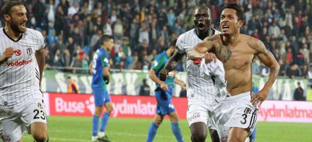 Adriano'nun bazukası Beşiktaş'ı kurtardı!