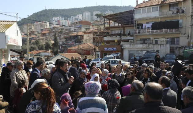 İzmir'de Nihat Zeybekci: "4Ç gidiyor, çiçek gibi İzmir geliyor"