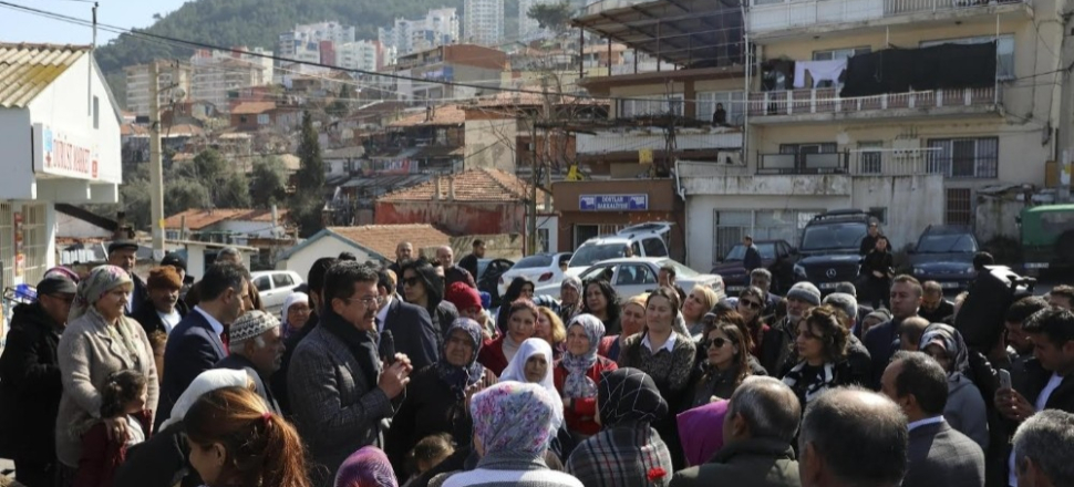 İzmir'de Nihat Zeybekci: "4Ç gidiyor, çiçek gibi İzmir geliyor"