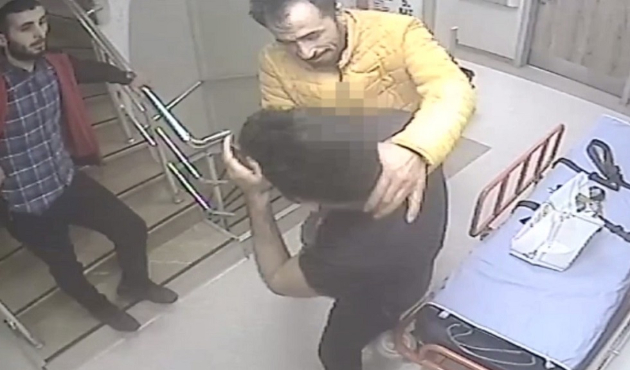 Önce erkek hemşireyi, sonra yolda doktoru dövdü!