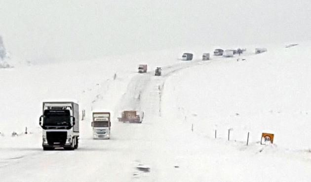 Tendürek Dağı geçidi ulaşıma kapandı!