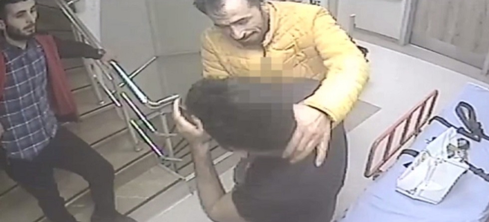 Önce erkek hemşireyi, sonra yolda doktoru dövdü!