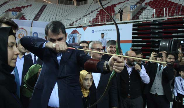 Çevre ve Şehircilik Bakanı Murat Kurum ok attı