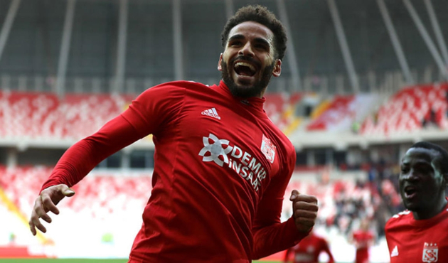 Douglas için sıraya girdiler!