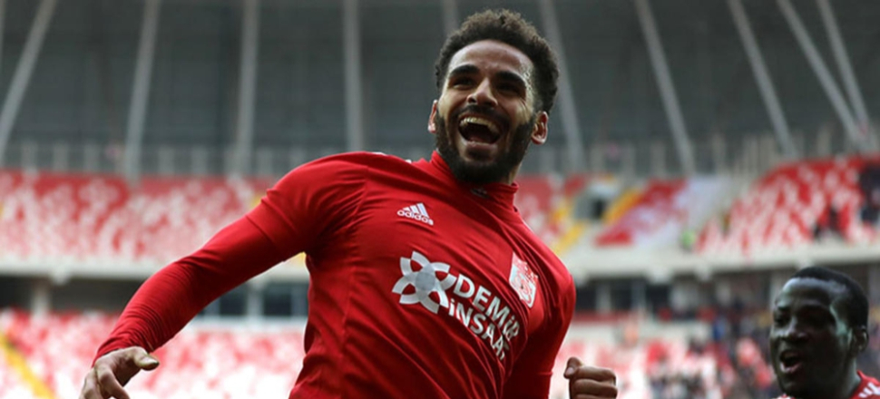 Douglas için sıraya girdiler!
