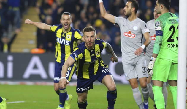 Fenerbahçe, 10 kişi Rize'ye karşı öldü öldü dirildi! 3-2