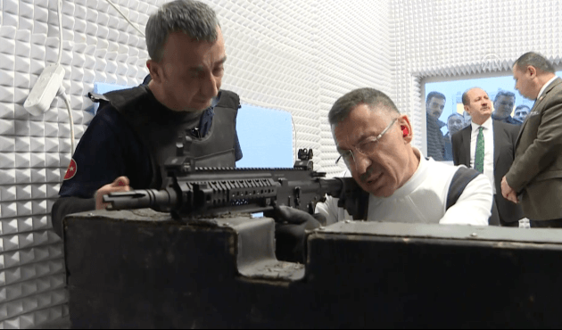 Cumhurbaşkanı Yardımcısı Oktay, milli piyade tüfeği ile atış yaptı!