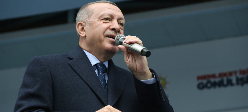 "Millete de cumhuriyete de pusu kuruyorlar!"