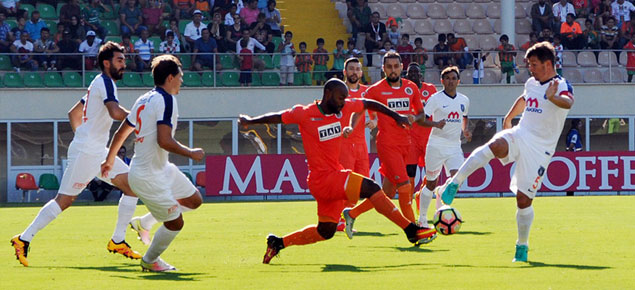 3 büyükleri bırak Başakşehir'e bak!