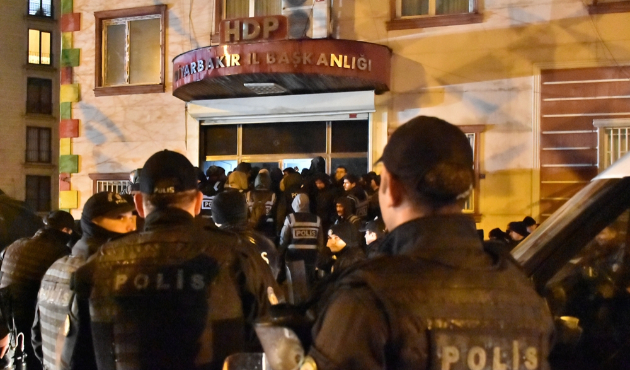 HDP Diyarbakır il binasına operasyon: 5 gözaltı...