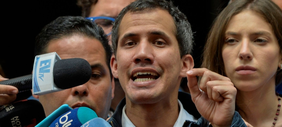 Guaido Venezuela'ya döndü, halkı sokağa çağırdı...