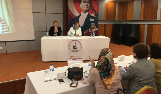 İzmir'de Sema Pekdaş: "Siyasette kadın var; ama karar organlarında yok"