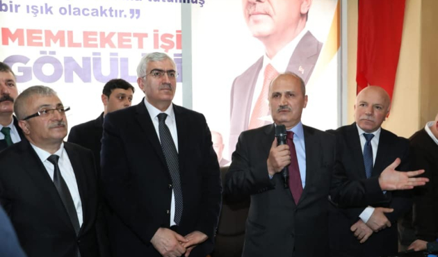 Erzurum'da Bakan Mehmet Cahit Turhan, Pasinler’e çıkarma yaptı