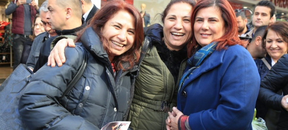 Aydın'da Başkan Özlem Çerçioğlu, Salı Pazarı’nı ziyaret etti