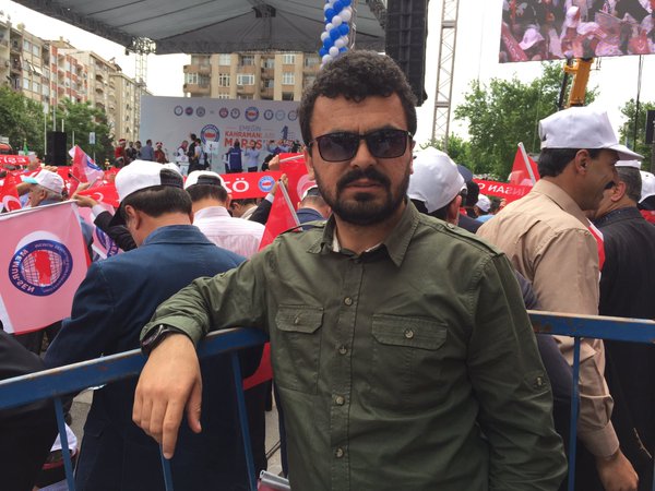 Akit gazetesi FETÖ'den tutuklanan muhabirine sahip çıktı: Tezgah var