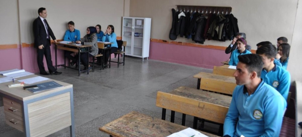 Kars'ta Kaymakam Abdil Koç, öğrencilerle buluştu