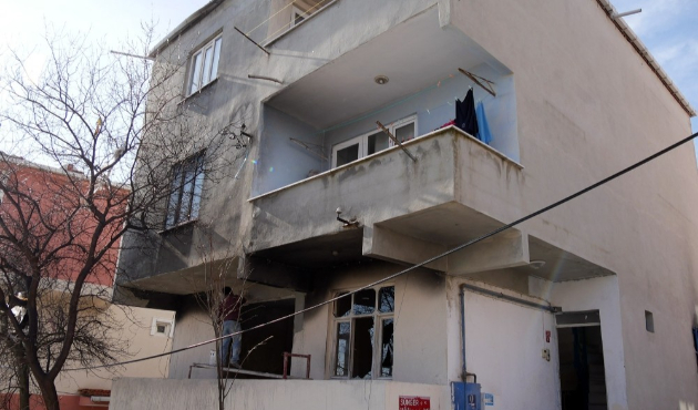 İstanbul'da Başkan Hasan Akgün, evi yanan ailenin imdadına yetişti