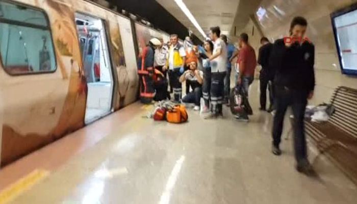 İstanbul metrosunda şok: Yolcu raylara düştü / VİDEO
