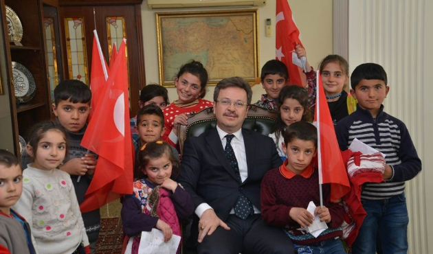 Iğdır'da minik yüreklerden Vali Enver Ünlü’ye ziyaret