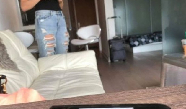 Yatak odasına gizli kamera kurup, karısını...