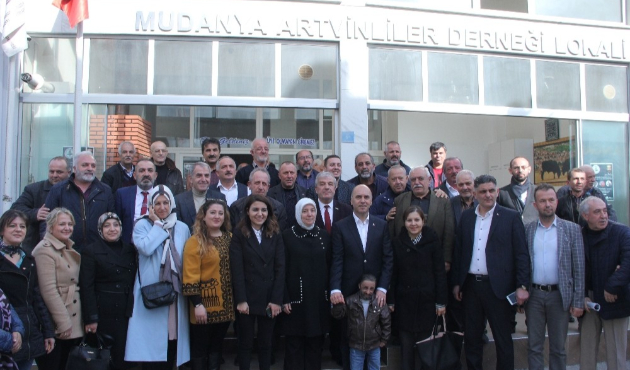Bursa'da Vekil Emine Yavuz Gözgeç ve Ahmet Murat Ünal lokma dağıttı