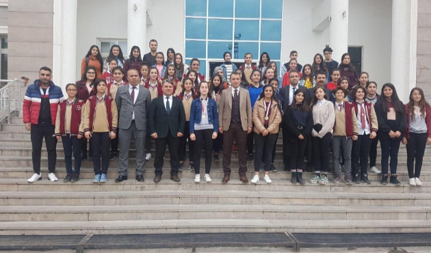 Diyarbakır'da kız sporculardan Kaymakam Kerem Süleyman Yüksel’e ziyaret