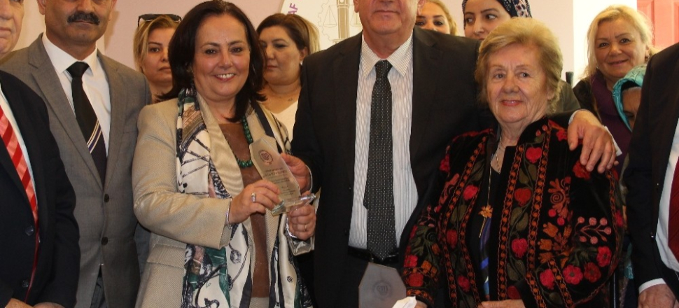 İzmir'de Aylin Süphandağlı’ya "Yılın En Başarılı Kadını" ödülü