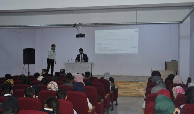 Bayburt'ta Kaymakam Ömer Coşkun öğrencilerle buluştu
