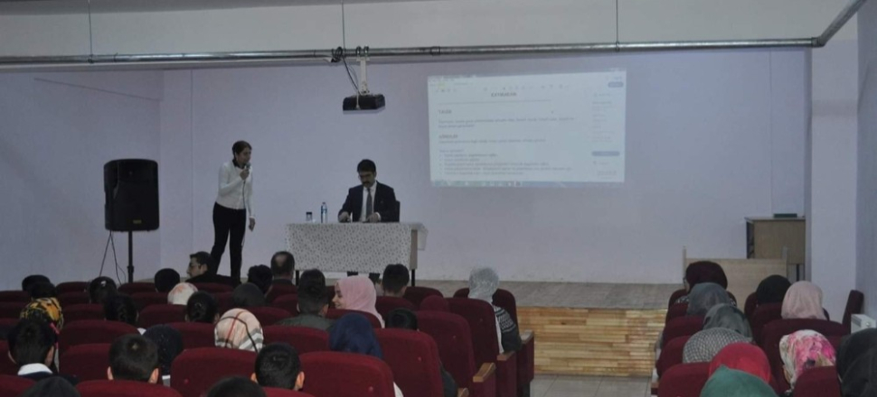 Bayburt'ta Kaymakam Ömer Coşkun öğrencilerle buluştu