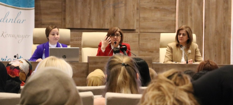 Gaziantep'te Fatma Şahin, “Kadınlar Şehri konuşuyor” konulu söyleşiye katıldı