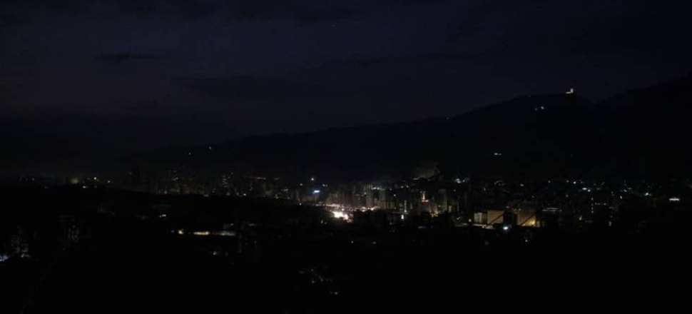 Venezuela 24 saattir karanlığa gömüldü...