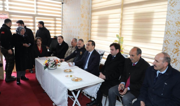 Kars'ta Vali Türker Öksüz, vatandaşlarla buluştu