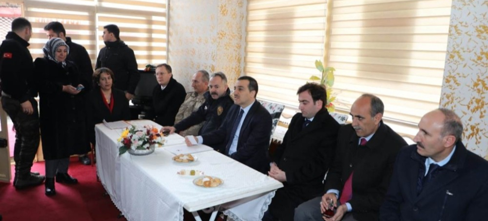 Kars'ta Vali Türker Öksüz, vatandaşlarla buluştu
