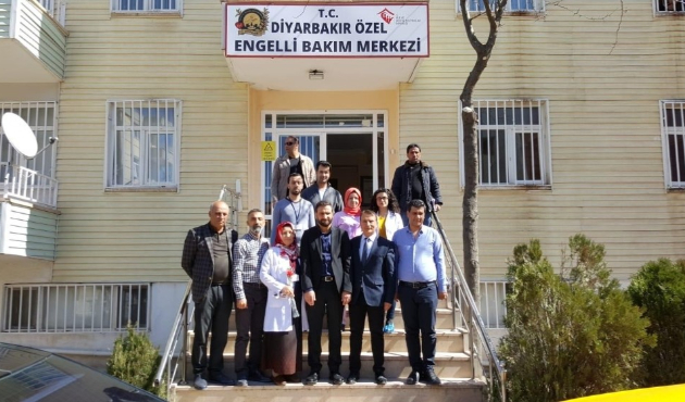 Diyarbakır'da Cevdet Nasıranlı, bakımevindeki yaşlıları ziyaret etti