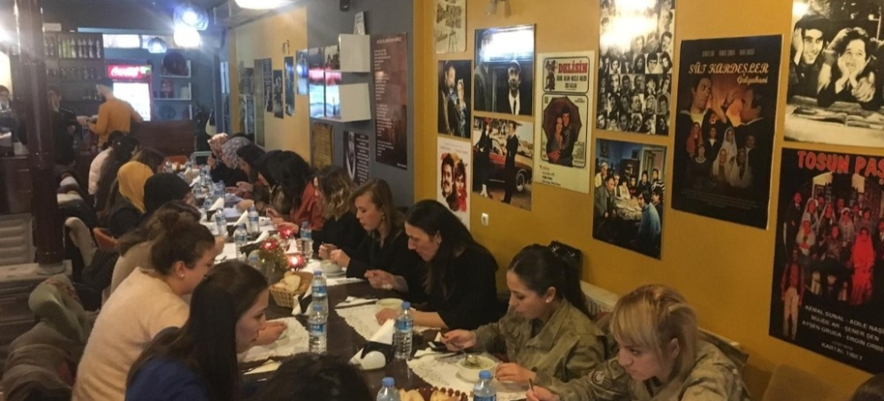 Van'da Kaymakam Meral Uçar, kadın personelleriyle yemekte buluştu