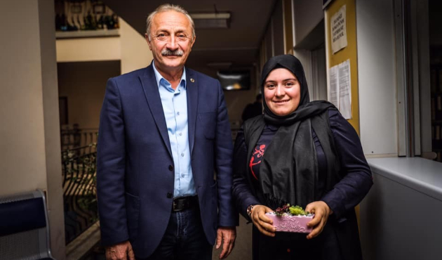 Aydın'da Başkan Deniz Atabay kadın personelini unutmadı