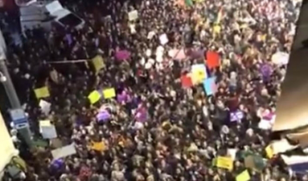 Taksim'de ezanı ıslıkladılar!