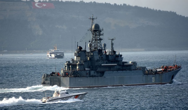 Türk ve Rus savaş gemileri Boğaz'da karşılaştı!