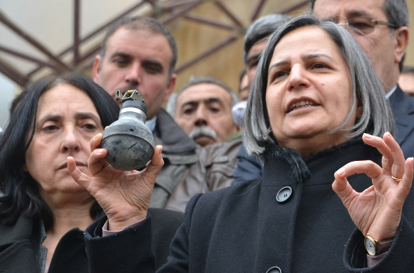 Diyarbakır Belediye Başkanı Gültan Kışanak'a soruşturma