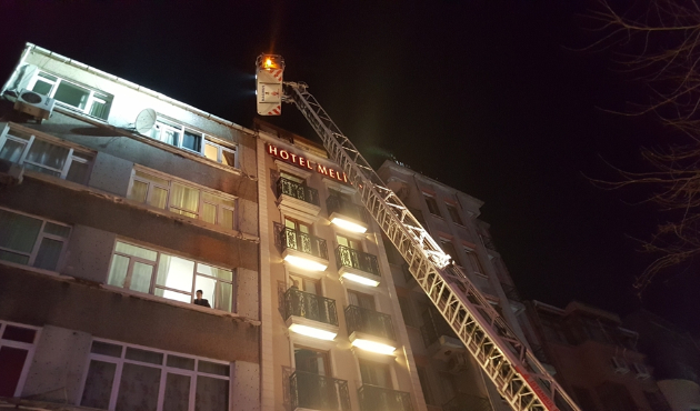 İstanbul'da korkutan otel yangını...