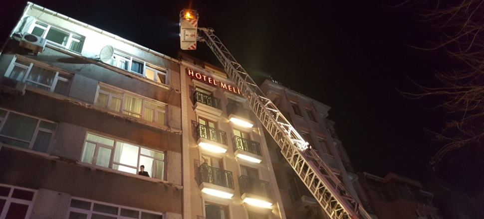İstanbul'da korkutan otel yangını...