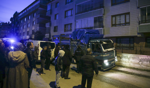 Polis düdük çalıp anons yaptı!